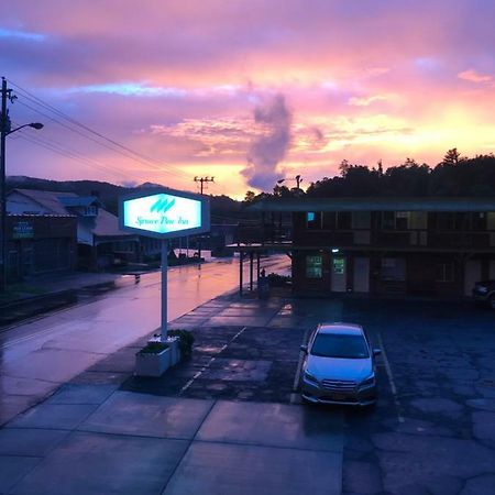 Spruce Pine Inn Buitenkant foto
