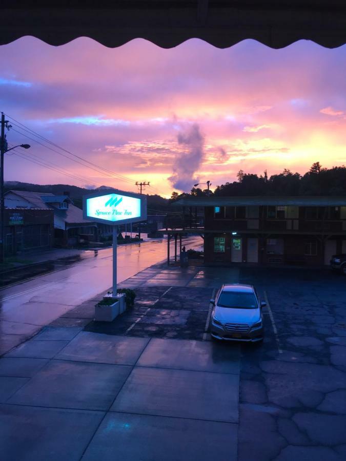 Spruce Pine Inn Buitenkant foto